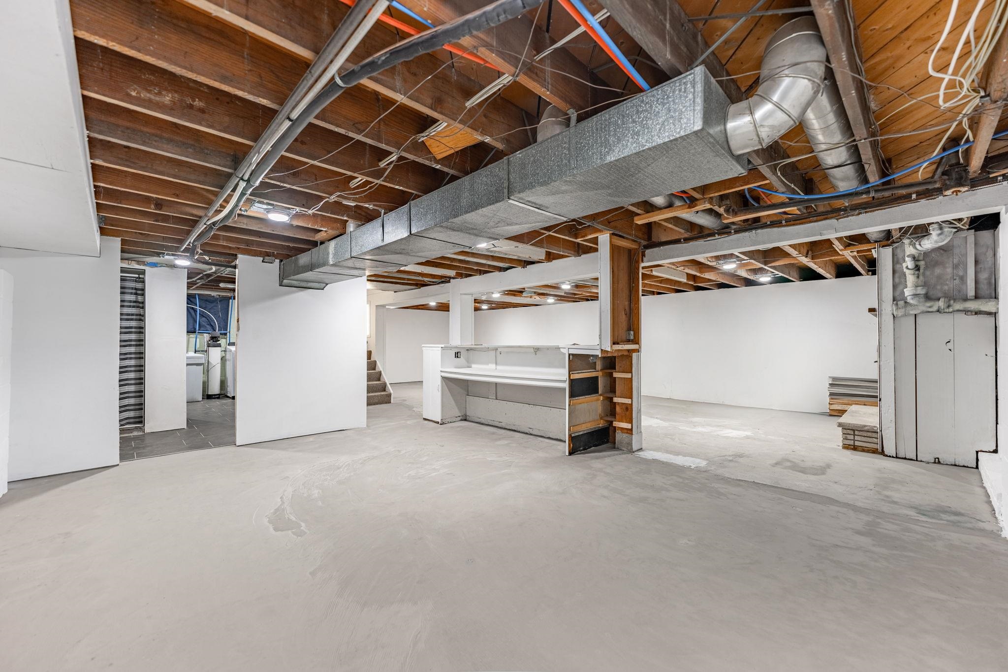 1924 North Alpine Road Rockford, IL 61107 - Photo 20 of 20 a view of empty room with refrigerator