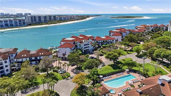 $649,900 | 309 La Peninsula Boulevard, Unit 309, Naples, FL 34113