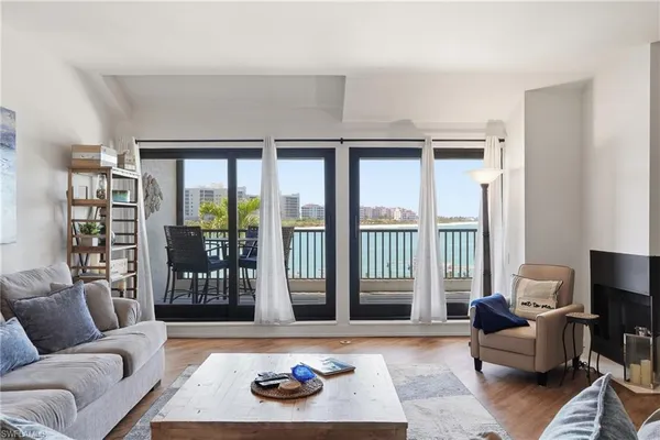 $619,900 | 309 La Peninsula Boulevard, Unit 309, Naples, FL 34113