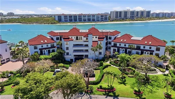 $619,900 | 309 La Peninsula Boulevard, Unit 309, Naples, FL 34113