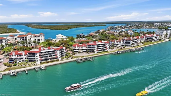 $619,900 | 309 La Peninsula Boulevard, Unit 309, Naples, FL 34113