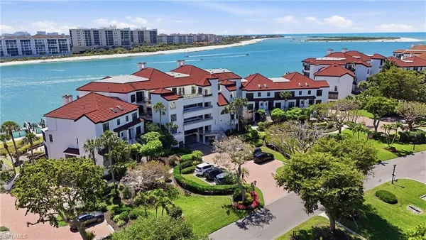 $619,900 | 309 La Peninsula Boulevard, Unit 309, Naples, FL 34113