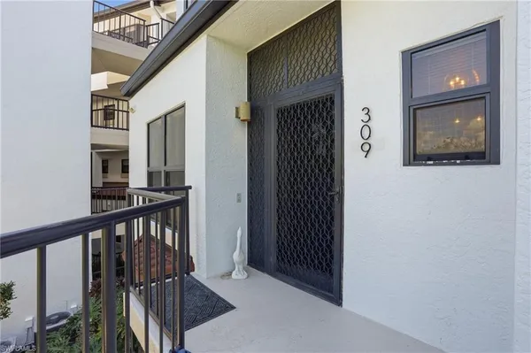 $619,900 | 309 La Peninsula Boulevard, Unit 309, Naples, FL 34113