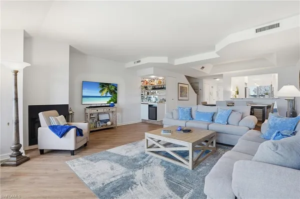 $619,900 | 309 La Peninsula Boulevard, Unit 309, Naples, FL 34113