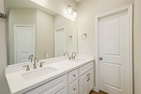 $339,000 | 2353 Hoskins Drive, Houston, TX 77080