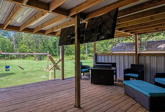 $184,900 | 28 Private Road, Sumner, TX 75486