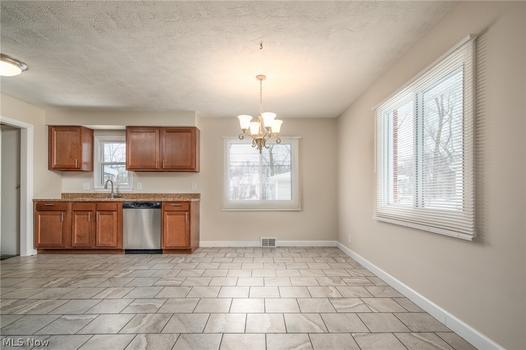 20111 Sumpter Road Cleveland, OH 44128 - Photo 13 of 35 Gallery Image 13