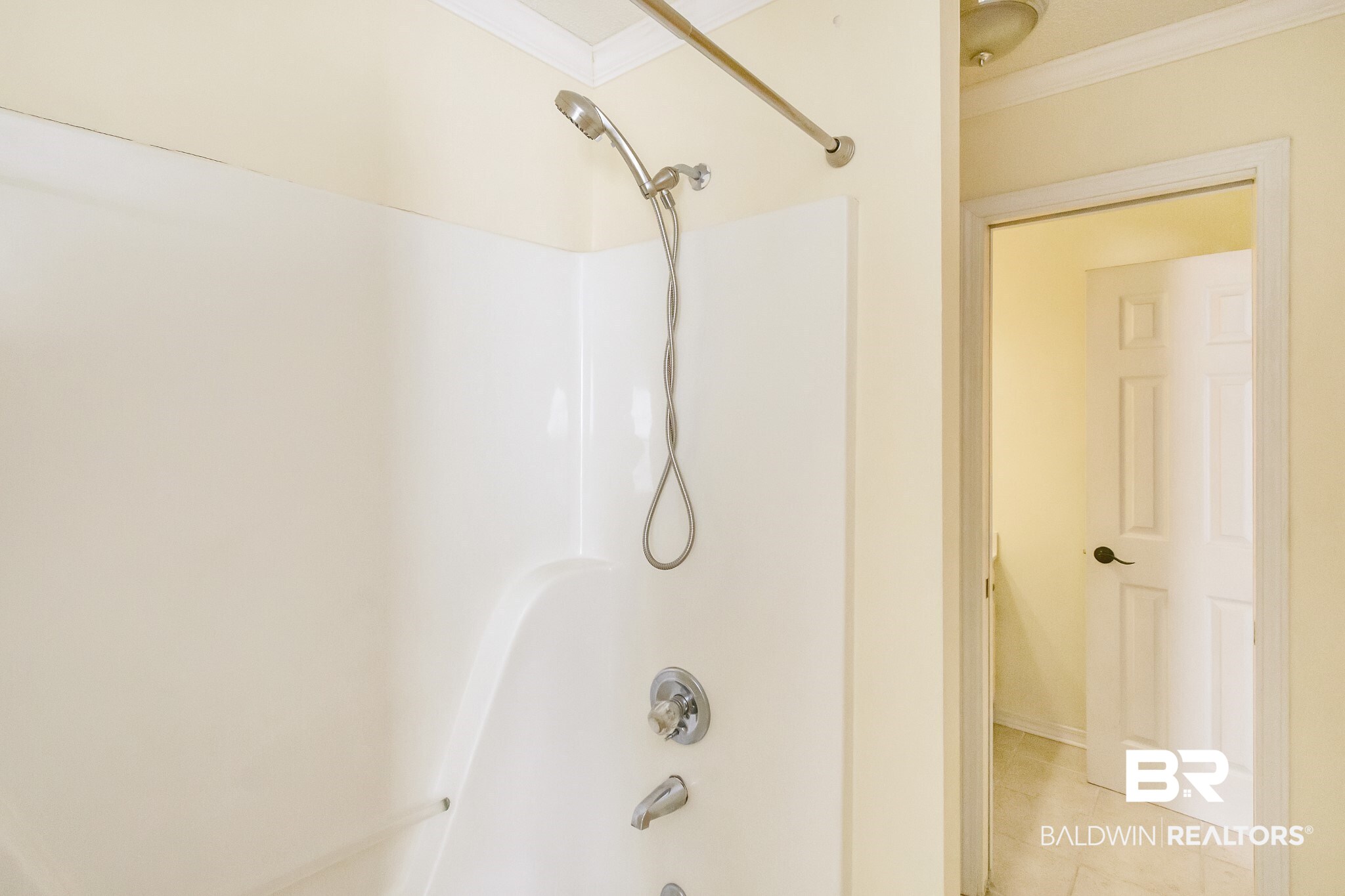 718 Keystone Place Mobile, AL 36609 - Photo 25 of 34 Jack and Jill bathroom -