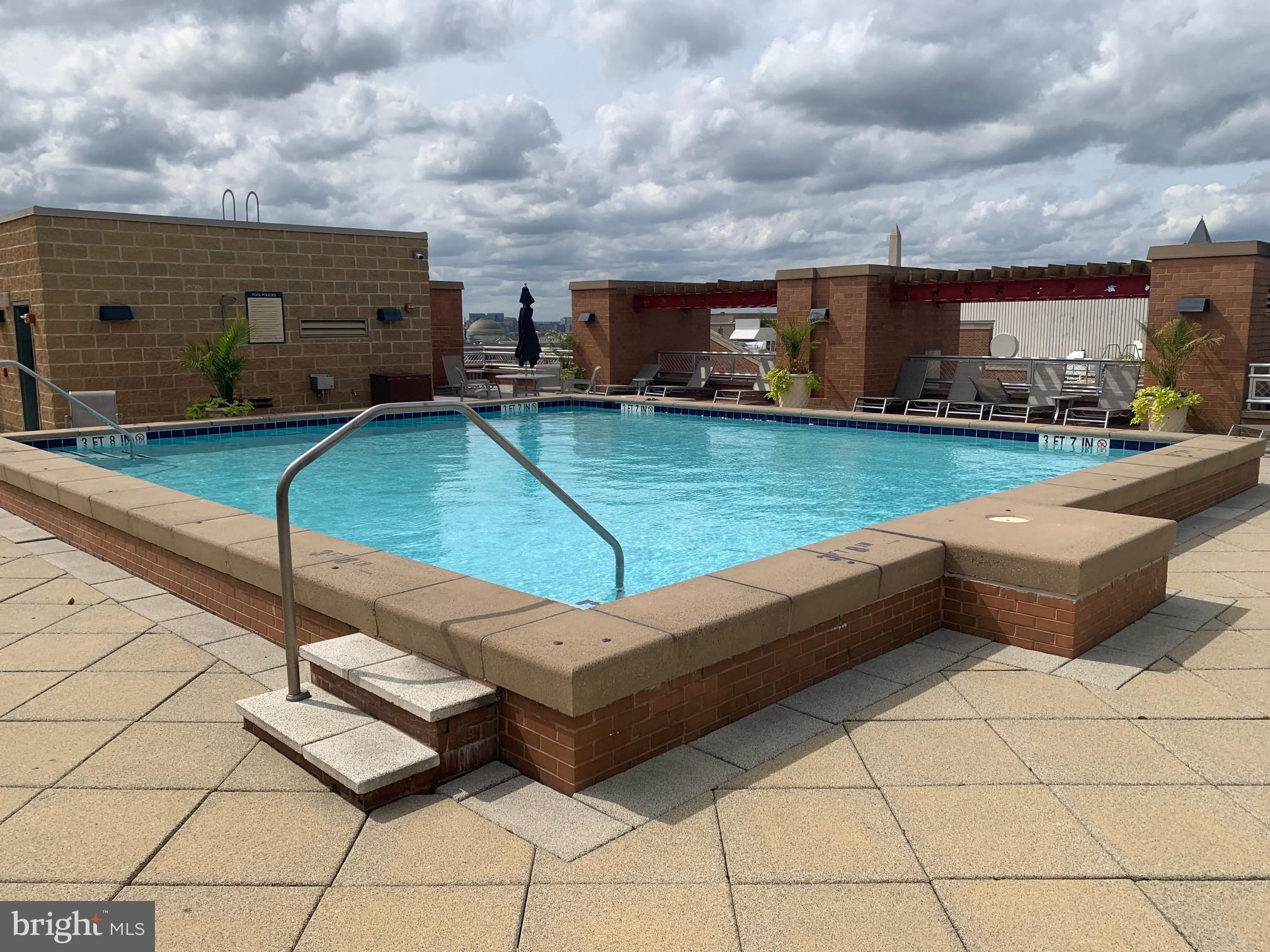 631 D Street Northwest, Unit 534 Washington, DC 20004 - Photo 31 of 41 Rooftop Pool