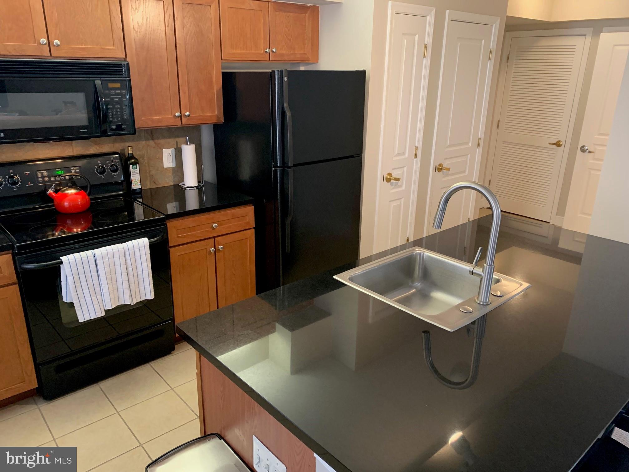 631 D Street Northwest, Unit 534 Washington, DC 20004 - Photo 4 of 41 Kitchen