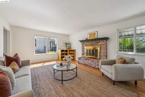 a view of entryway with washer and dryer