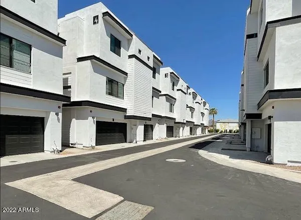 $2,695 | 3215 East Flower Street, Unit 20, Phoenix, AZ 85018