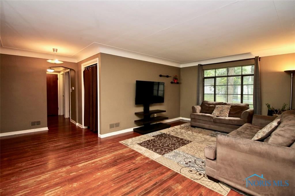 1135 Kinder Road Toledo, OH 43615 - Photo 5 of 32 Gallery Image 5
