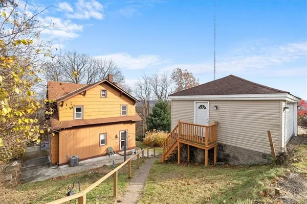 a view of a house with a yard