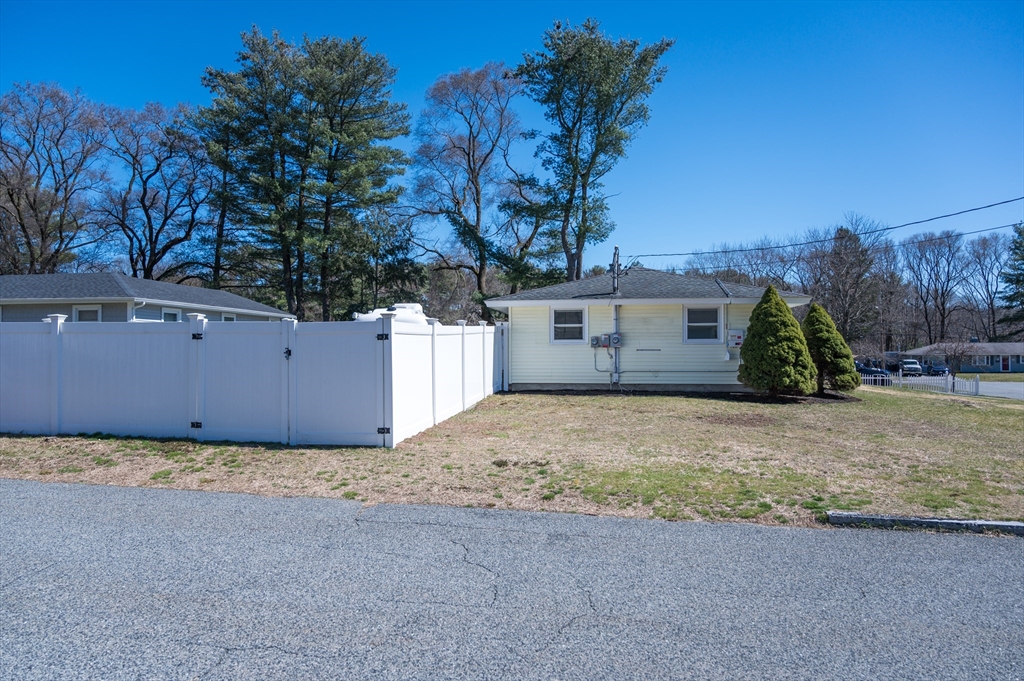 14 David Road Framingham, MA 01701 - Photo 4 of 26 Gallery Image 4
