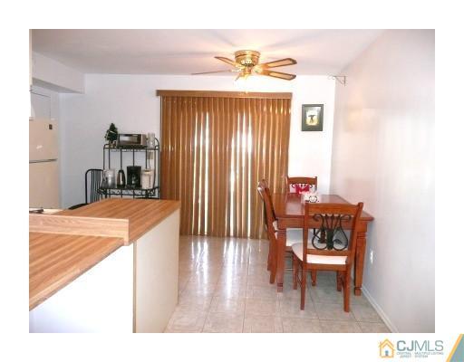161 Evergreen Road, Unit 4B Edison, NJ 08837 - Photo 4 of 15 Gallery Image 4
