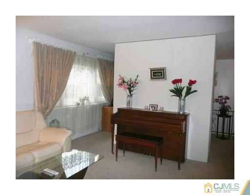 161 Evergreen Road, Unit 4B Edison, NJ 08837 - Photo 8 of 15 Gallery Image 8