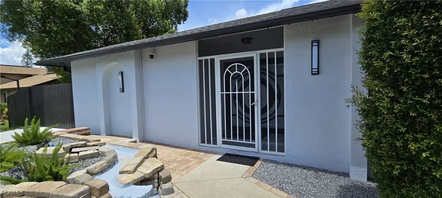 $3,400 | 933 Southwest Santa Barbara Place, Cape Coral, FL 33991