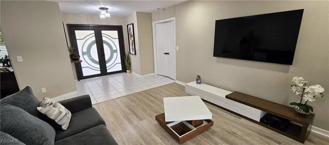 $3,400 | 933 Southwest Santa Barbara Place, Cape Coral, FL 33991