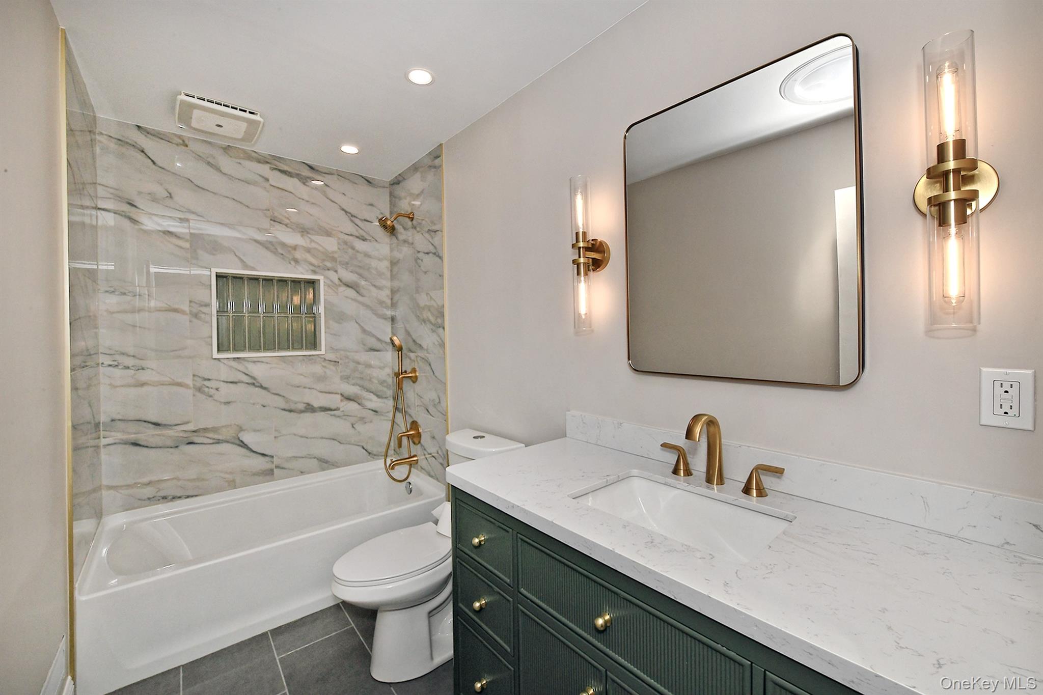 7 Rensselaer Drive Commack, NY 11725 - Photo 22 of 37 Full Bath