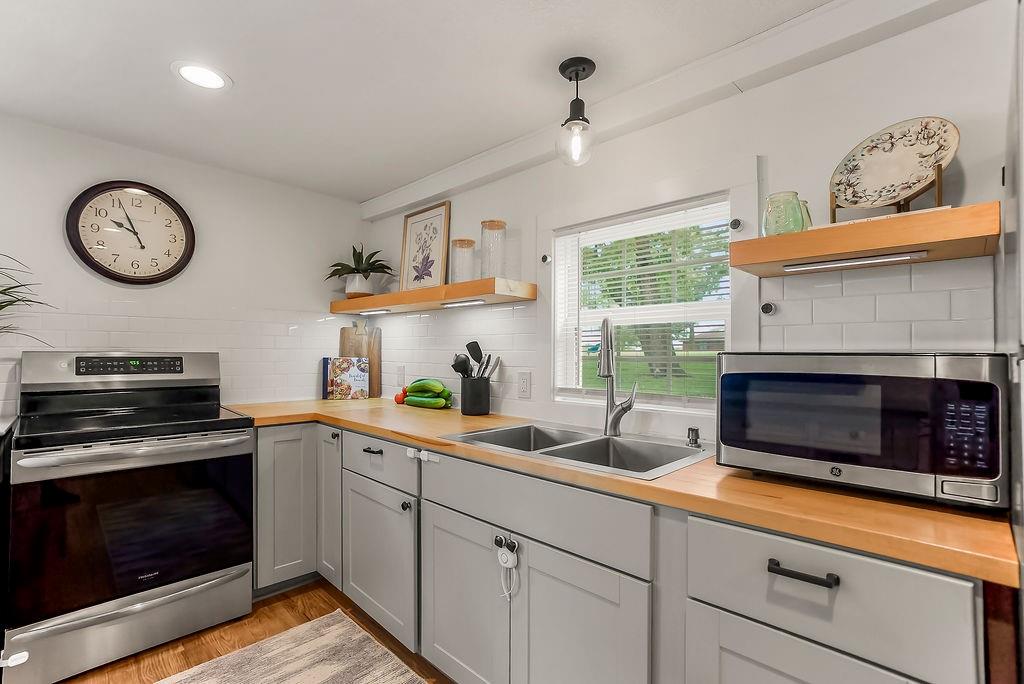 28936 Orchard Road Paola, KS 66071 - Photo 8 of 29 Gallery Image 8