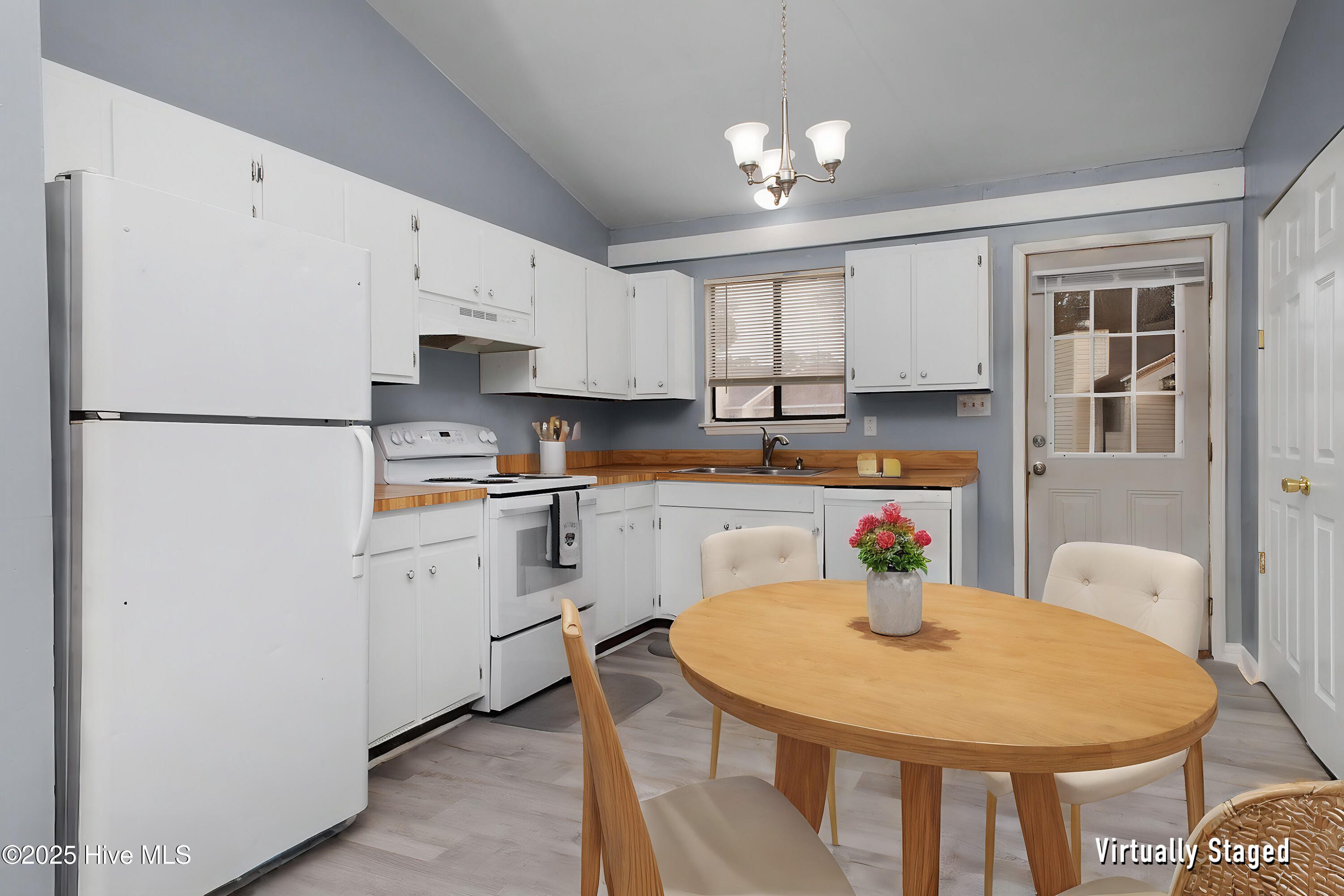 214 Cedar Ridge Lane Havelock, NC 28532 - Photo 7 of 32 Virtually Staged - Kitchen