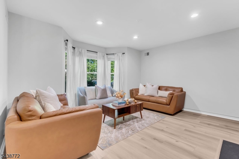213 Longview Road Bridgewater, NJ 08807 - Photo 13 of 47
