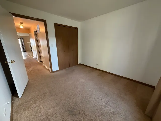 $2,190 | 311 Sheffield Court, Unit 1, Roselle, IL 60172