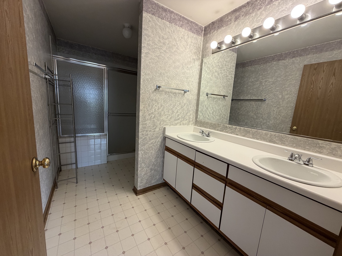 311 Sheffield Court, Unit 1 Roselle, IL 60172 - Photo 18 of 29 a bathroom with a sink a large mirror and a shower