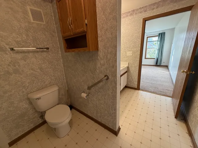 $2,190 | 311 Sheffield Court, Unit 1, Roselle, IL 60172
