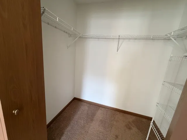 $2,190 | 311 Sheffield Court, Unit 1, Roselle, IL 60172