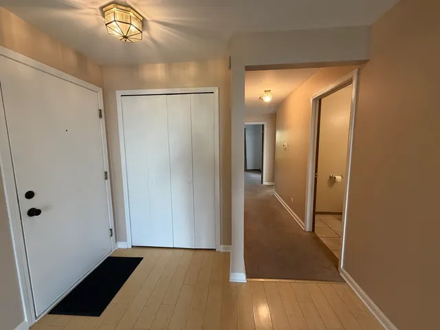 $2,190 | 311 Sheffield Court, Unit 1, Roselle, IL 60172