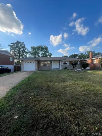 $2,300 | 2231 Rosegarden Drive, St. Louis, MO 63125