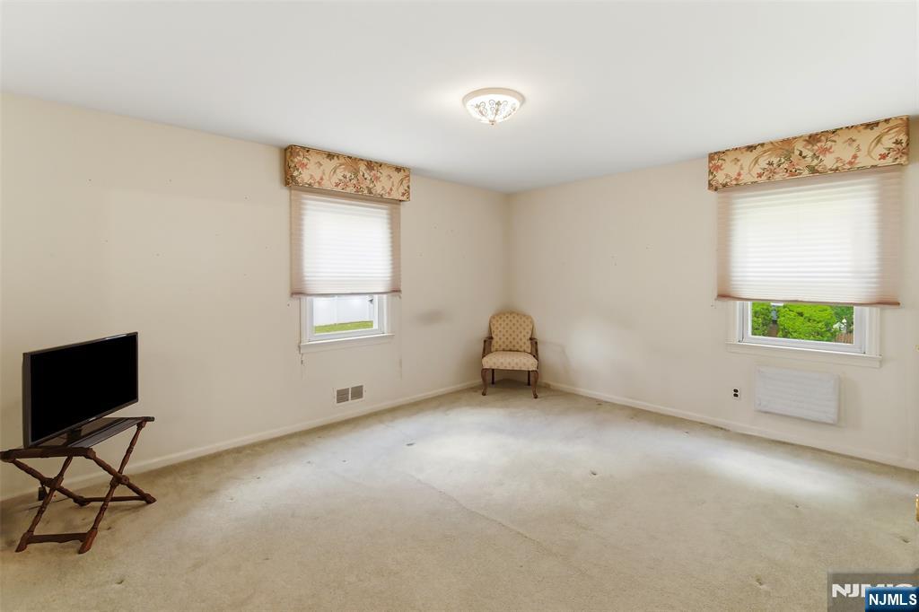 169 Hamilton Road Teaneck, NJ 07666 - Photo 14 of 27