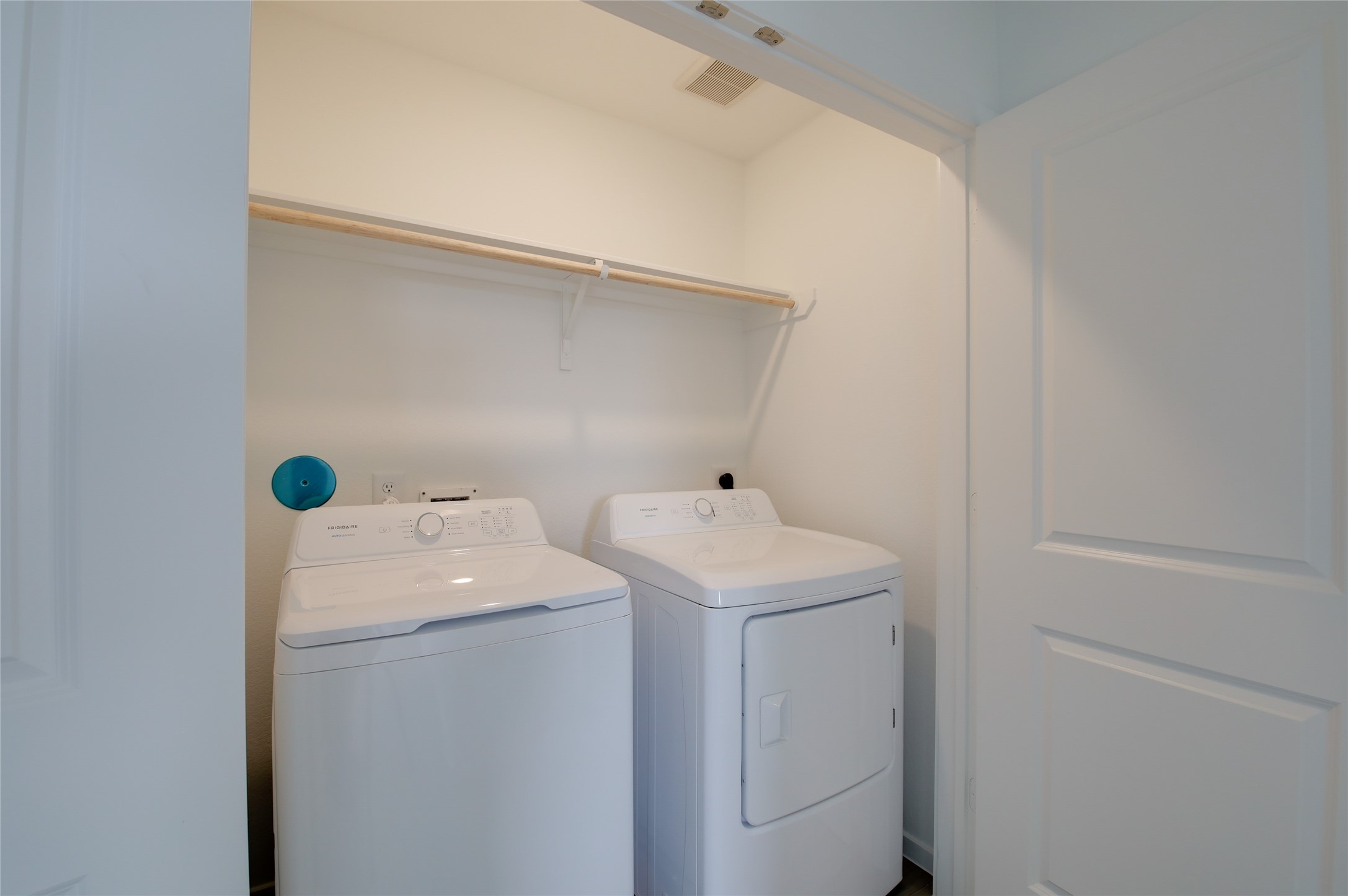 10915 Tawny Rdg Drive Beasley, TX 77417 - Photo 23 of 33 a utility room with dryer and washer