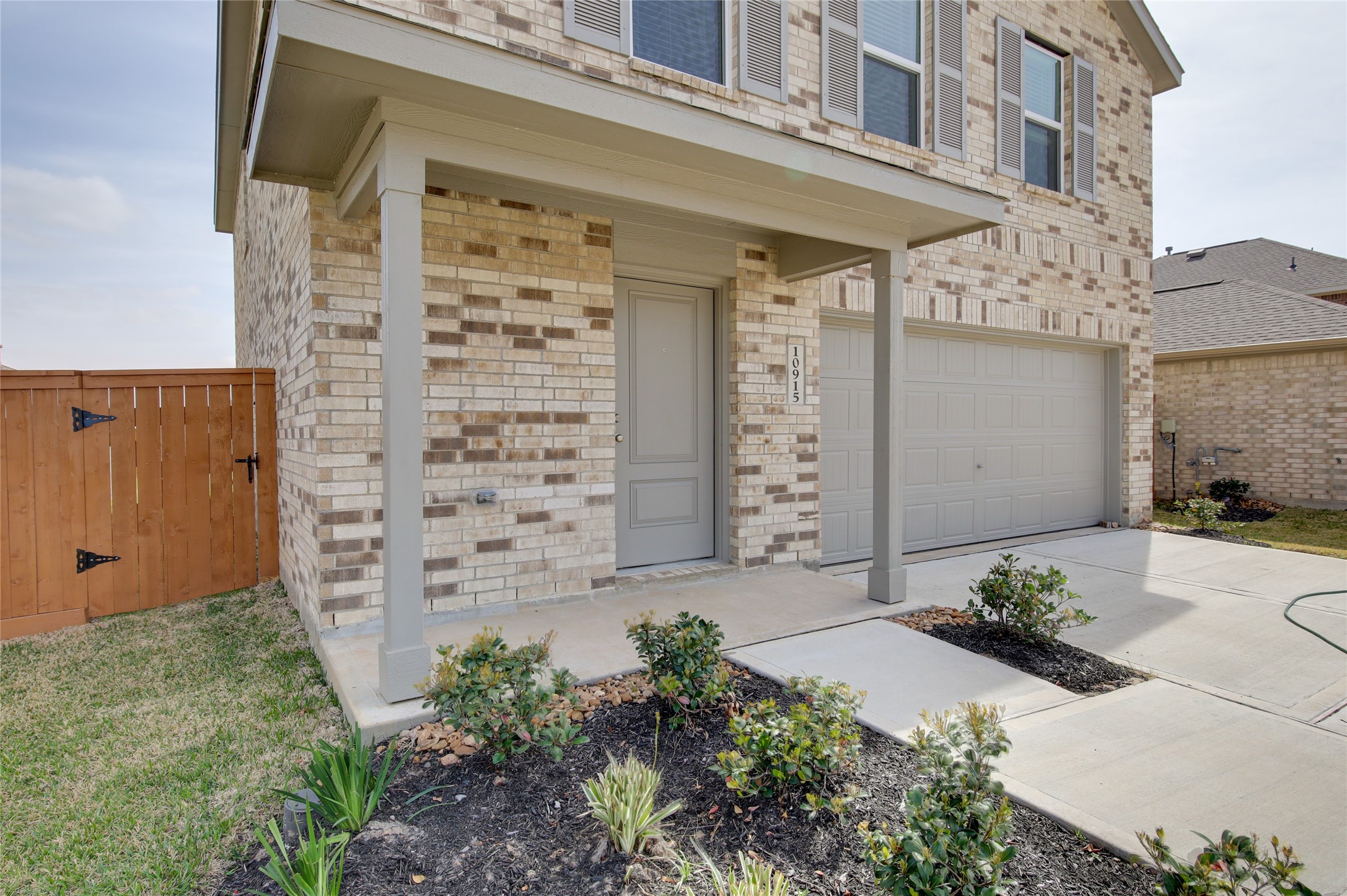 10915 Tawny Rdg Drive Beasley, TX 77417 - Photo 3 of 33 a front view of a house