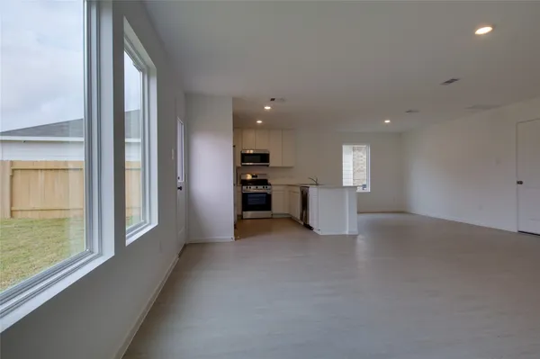 $2,100 | 10915 Tawny Rdg Drive, Beasley, TX 77417