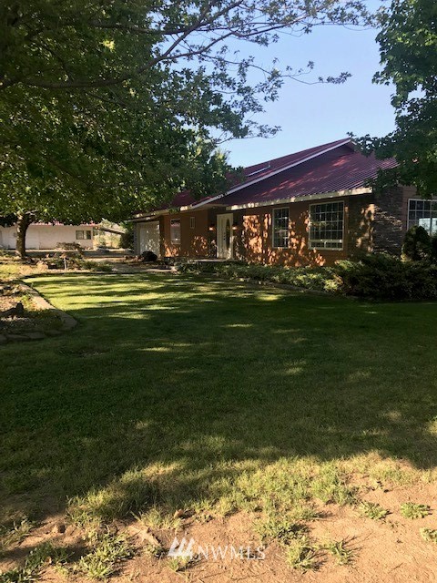 91 Hideaway Road Yakima, WA 98908 - Photo 1 of 25 a front view of a house with a garden