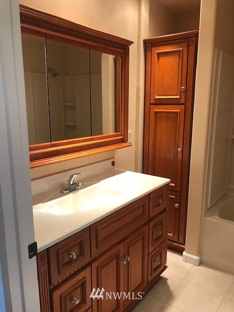 91 Hideaway Road Yakima, WA 98908 - Photo 18 of 25 a bathroom with a sink and a mirror