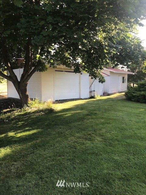 91 Hideaway Road Yakima, WA 98908 - Photo 5 of 25 a big yard with large trees