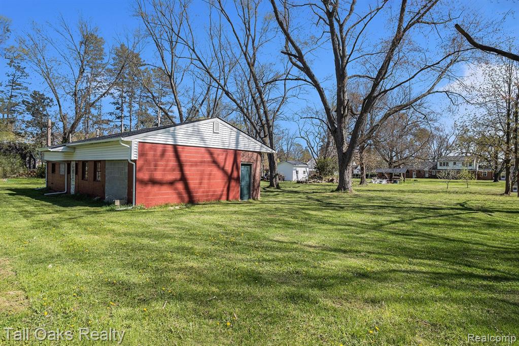 8239 Davison Road Davison, MI 48423 - Photo 33 of 40