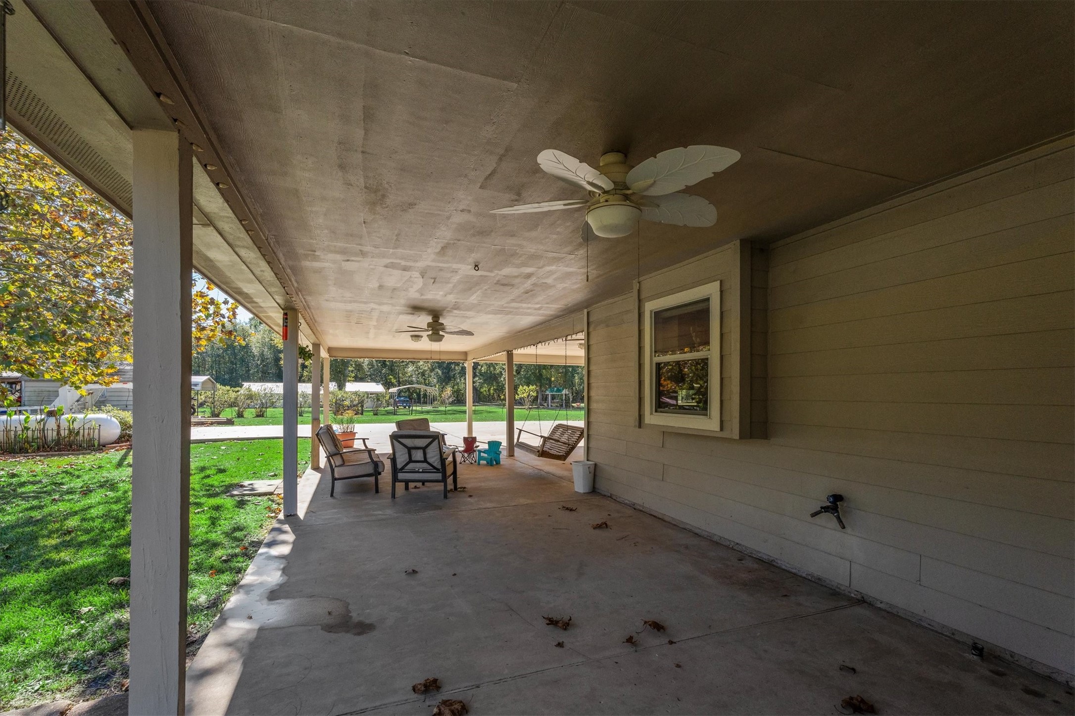 10205 Fostoria Road Cleveland, TX 77328 - Photo 36 of 41 Back Patio