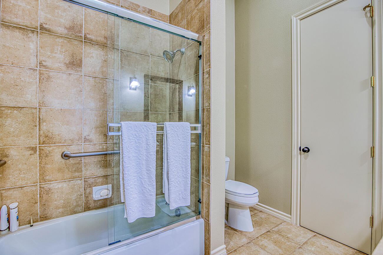 656 Cox Road El Paso, TX 79932 - Photo 26 of 74 3rd Bedroom Bathroom