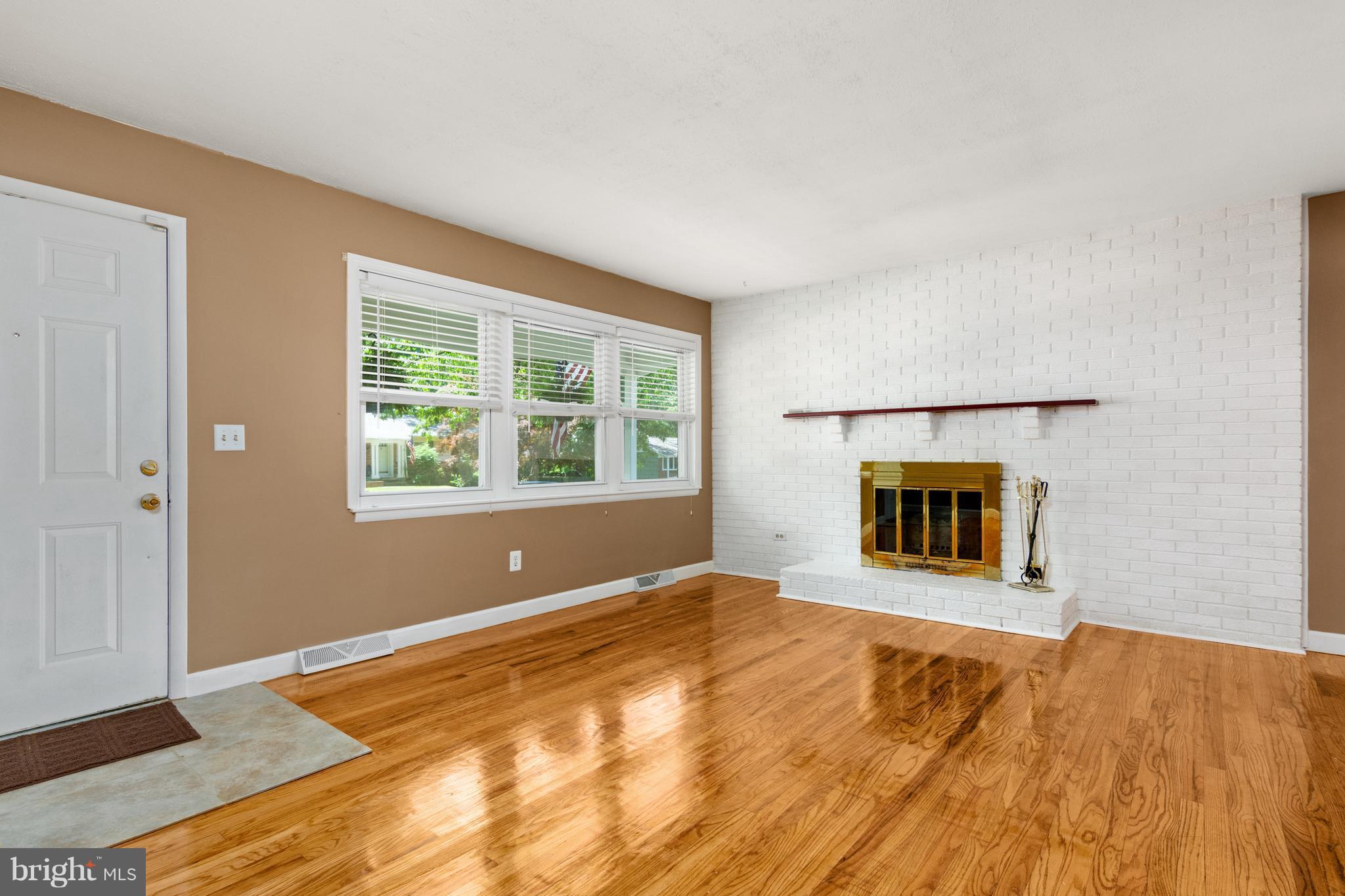 1530 Manor View Road Davidsonville, MD 21035 - Photo 4 of 29 Living Room with newly refinished hardwood floors