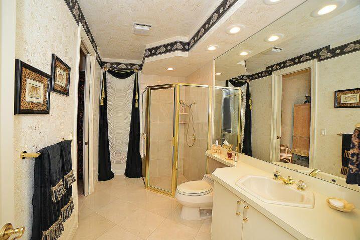 Undisclosed Address Boca Raton, FL 33496 - Photo 17 of 41 17.Bath off Great Room