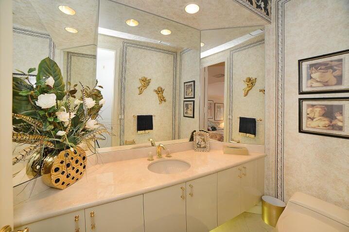 Undisclosed Address Boca Raton, FL 33496 - Photo 26 of 41 26.HalfBathinHallway