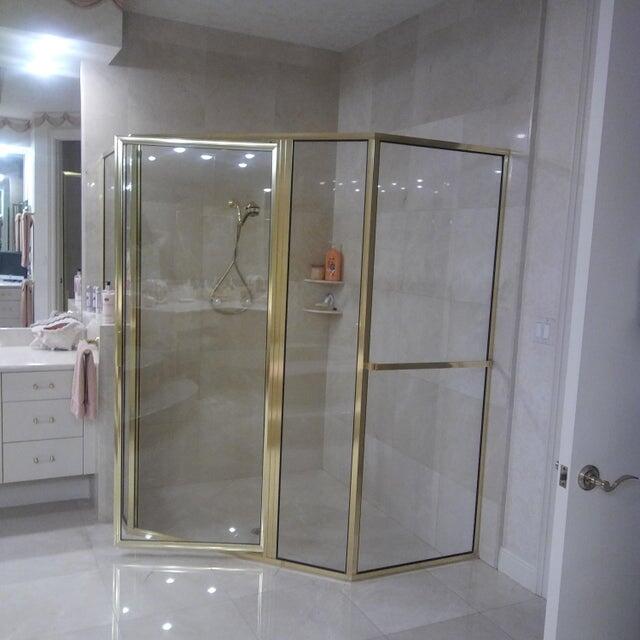 Undisclosed Address Boca Raton, FL 33496 - Photo 31 of 41 31.PrimaryBathShower