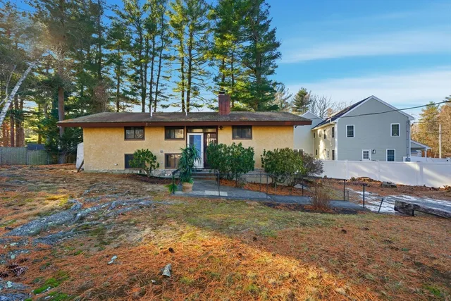 $699,999 | 11 Hutchins Circle, Lynnfield, MA 01940