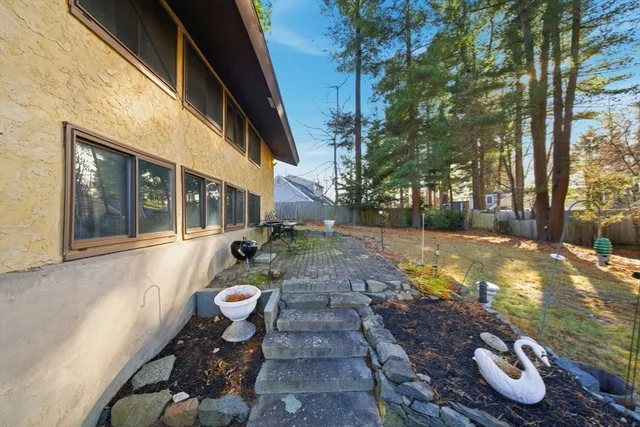 $699,999 | 11 Hutchins Circle, Lynnfield, MA 01940