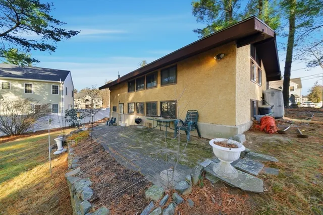 $699,999 | 11 Hutchins Circle, Lynnfield, MA 01940